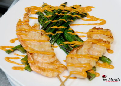 Brocheta de langostinos con espárragos ,Restaurante la Marieta Mollet del Valles