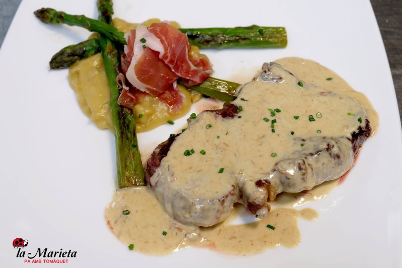 Dinar bon  un filet de bou en restaurant La Marieta, a Mollet íntim , cuina catalana